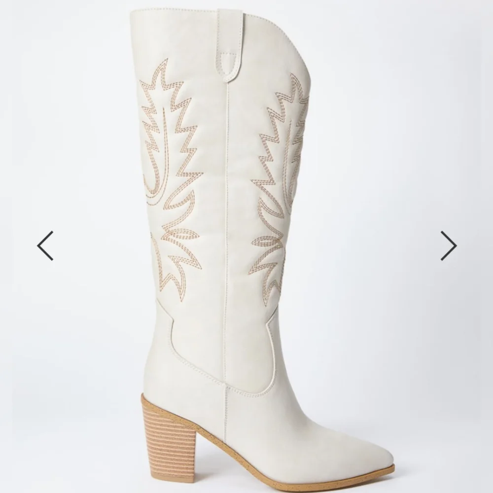 Women's Cream Western Heeled Boots - Picture 2 of 9